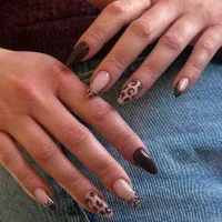 کاشت ناخن در منظریه|خدمات آرایشگری و زیبایی|رشت, منظریه|دیوار