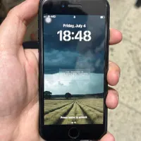 اپل iPhone SE (2022) با حافظهٔ ۱۲۸ گیگابایت