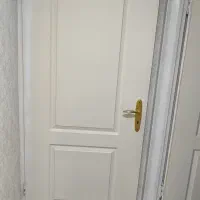 درب اتاق خواب و سرویس