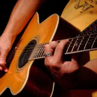 اموزش گیتار و اواز پاپ