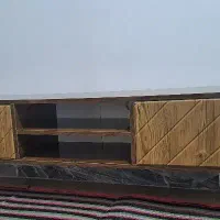 میز تلویزیون و کتیبه