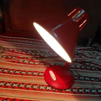 چراغ مطالعه قرمز
