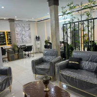 اجاره میز ناخن و تمام لاینهای زیبایی در خزانه