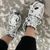 کتونی، کفش زنانه