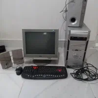 یک دستگاه کامپیوتر