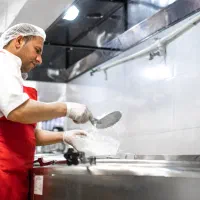 استخدام کمک آشپز ایرانی و فرنگی ماهر