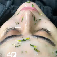 پاکسازی و روشنسازی و جوانسازی پوست|خدمات آرایشگری و زیبایی|مشهد, شهید فرامرز عباسی|دیوار