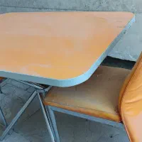 میز و دوعدد صندلی