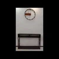 ساعت دیواری و کنسول