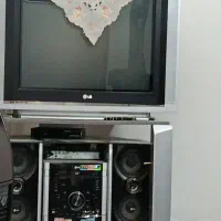 تلویزیون وضبط صوت که نیاز به تعمیر دارد