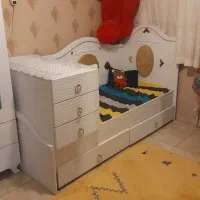 سرویس تخت و کمد و ویترین کودک
