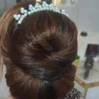 آموزش آرایش و پیرایش کاشت ناخن ومژه میکاپ و شنیون