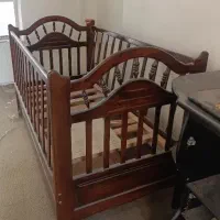 گهواره چوبی نوستالژی ارزشمند تمیز