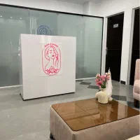 پارتیشن شیشه‌ای سکوریت مات اداری با درب شیشه‌ای