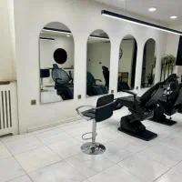 شاگرد آرایشگاه زنانه