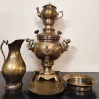 سماور زغالی برنجی همراه با سرویس ،مدل خاص و زیبا