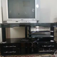 تلویزیون اسنوا ۲۱ اینچ  و میز تلویزیون مشکی