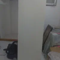 در کمد دیواری در حد