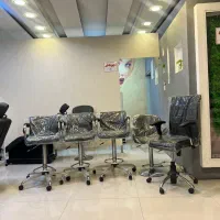 تعمیرات صندلی سالن آرایشگاه زنانه و مردانه|آرایشگاه و سالن‌های زیبایی|شیراز, شهرک گلها|دیوار