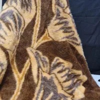 پتو درخشان|رختخواب، بالش، پتو|قم, تکیه آقا سید حسنی|دیوار