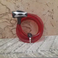 یک قفل دوچرخه به همراه کلید