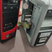 رایانه قدیمی و یک مانیتور