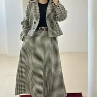 کت و دامن طرح دار