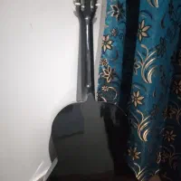 گیتار مشکی زیر ۲میلیون بیایید توضیحات|گیتار، بیس، امپلیفایر|کلاله, |دیوار