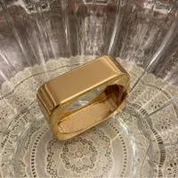 دستبند مربع در حد نو
