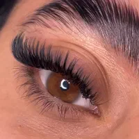 اکستیشن و لیفت و لمین ابرو مژه و انجام کاشت موقت