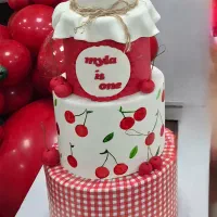 ماکت کیک سه طبقه تولد طرح گیلاس