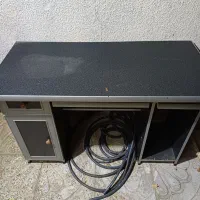 میز تحریر و کامپیوتر