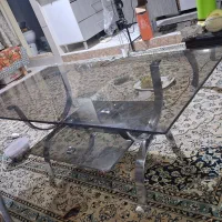 جلو مبلی عتیقه نمایشگاهی