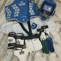 ست کامل تکواندو بعضی از وسایل هنوز استفاده نشدن