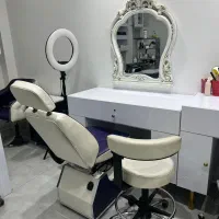 صندلی آرایشگاه،دراتاق،آینه، میز کنسول سفید