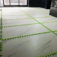 کاشی کار وسرامیک کاری به صورت چسبی و دوغابی