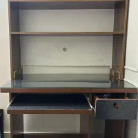 میز تحریر همراه کتابخانه