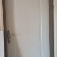 درب چوبی  کاملا سالم