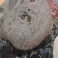 سنگ آسیاب /سنگ عتیقه / سنگ قدیمی /آسیاب دستی|کلکسیون اشیاء عتیقه|ملایر, |دیوار