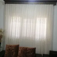 پرده  و والن قهوه‌ای