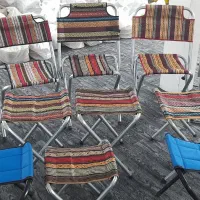 تعدادی توپ وسایل بازی و صندلی