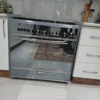 اجاق گاز فردار کاملا سالم و تمیز
