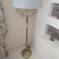 آباژور ایستاده