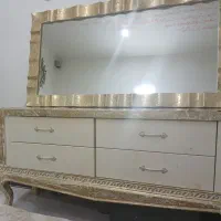 تخت و میز ارایش