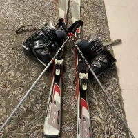 لباس و چوب اسکی کامل با متعلقات