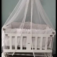 تخت کنار مادر سالم ونو