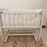 تخت کنار مادر پیرگاردین اصل