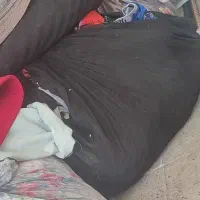 کلی لباس زیاد بچگانه و زنانه بفروس میرسد