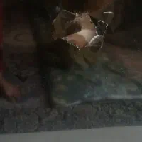 تلویزون صفحه ش شکسته