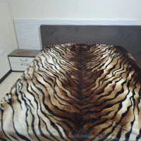 تخت بدون تشک همراه دراور ، دو عدد پا تختی